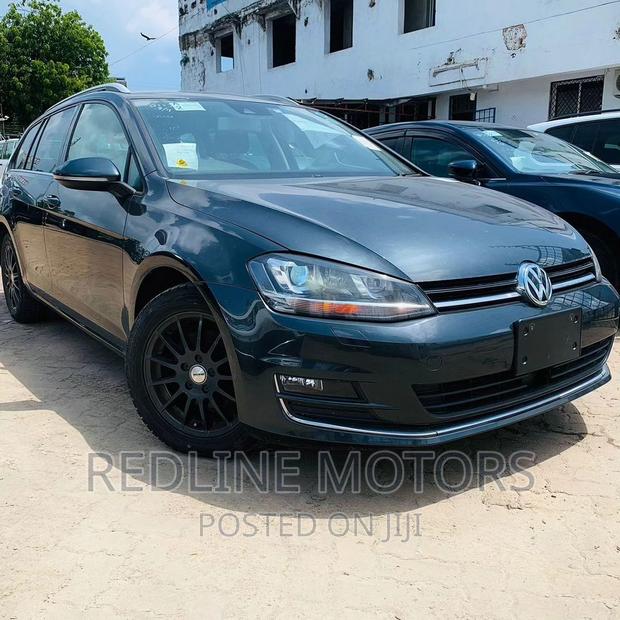 Black Volkswagen Golf TSI S 4-Door FWD 2016 - Efficient & Stylish Ride