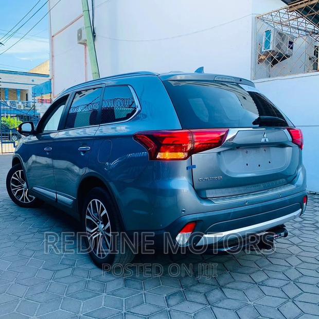 Mitsubishi Outlander ES AWC 2016 Blue: Eco-friendly and Versatile