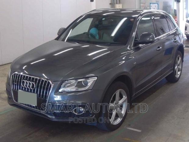 Gray 2017 Audi Q5 - High-Performance SUV