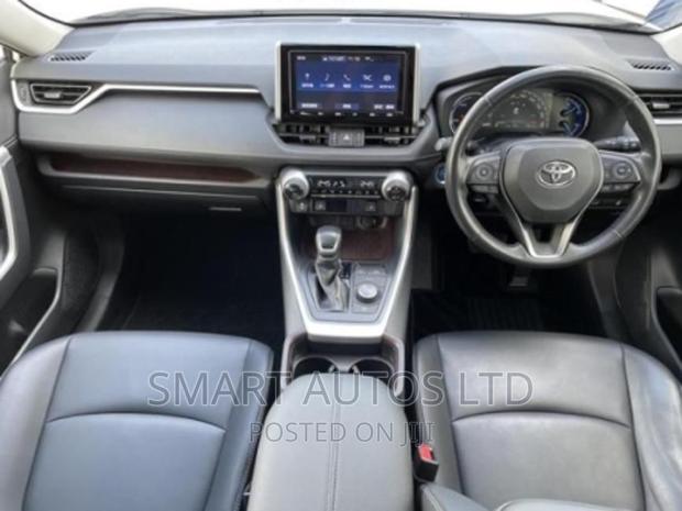 2019 Toyota RAV4 Pearl Edition: Modern SUV with Unmatched Comfort
