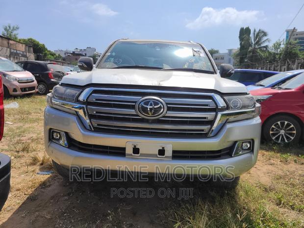 Used 2016 Toyota Land Cruiser 4.6 V8 ZX in Excellent Condition - Silver