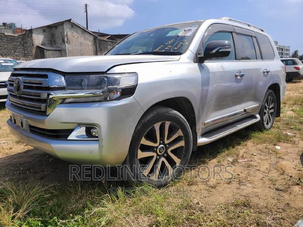 Used 2016 Toyota Land Cruiser 4.6 V8 ZX in Excellent Condition - Silver