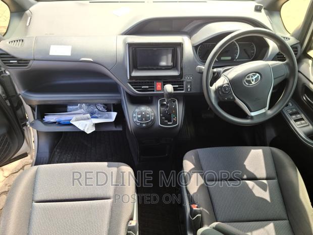 2016 Toyota Voxy Silver - High-Quality Used MPV for Sale