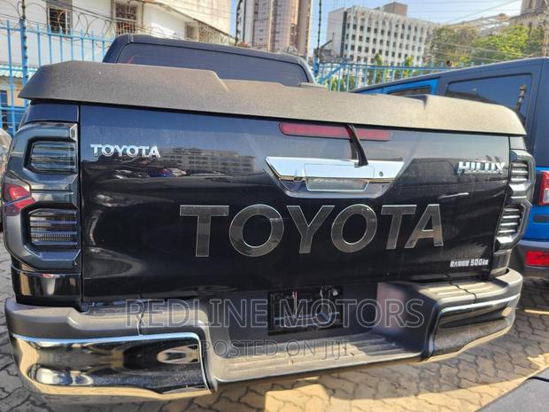 2019 Toyota Hilux Black: Powerful and Stylish Pickup Truck