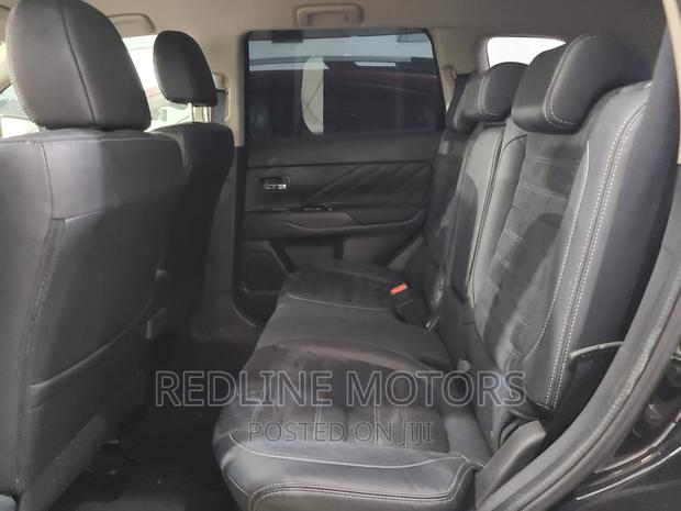 Premium 2016 Mitsubishi Outlander PHEV AWD - Black