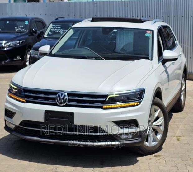 2017 Volkswagen Tiguan Pearl: Elegant & Sporty