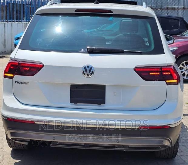 2017 Volkswagen Tiguan Pearl: Elegant & Sporty