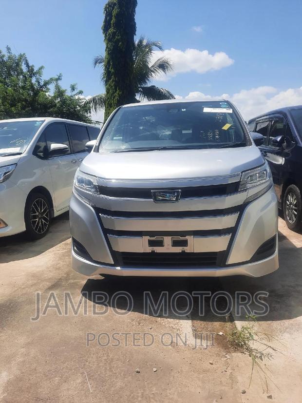 2017 Toyota Noah 2.0 FWD 7-Seater in Silver - Ideal for Comfortable Journeys