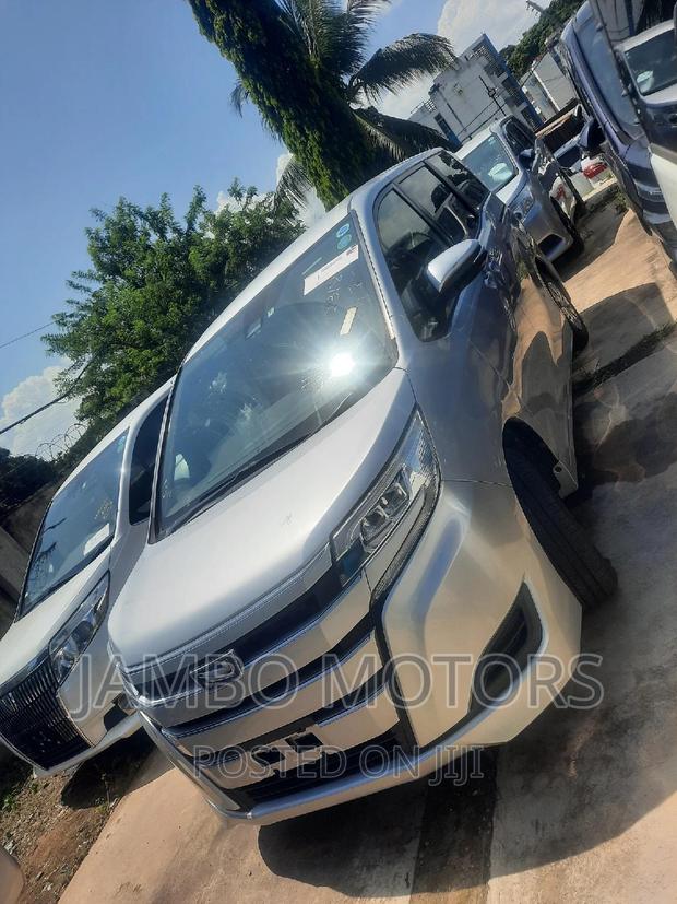 2017 Toyota Noah 2.0 FWD 7-Seater in Silver - Ideal for Comfortable Journeys