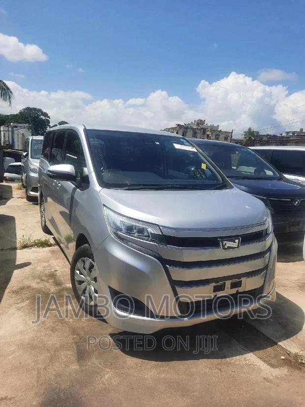 2017 Toyota Noah 2.0 FWD 7-Seater in Silver - Ideal for Comfortable Journeys
