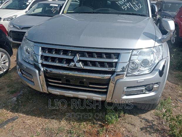 Mitsubishi Pajero 2017 Silver