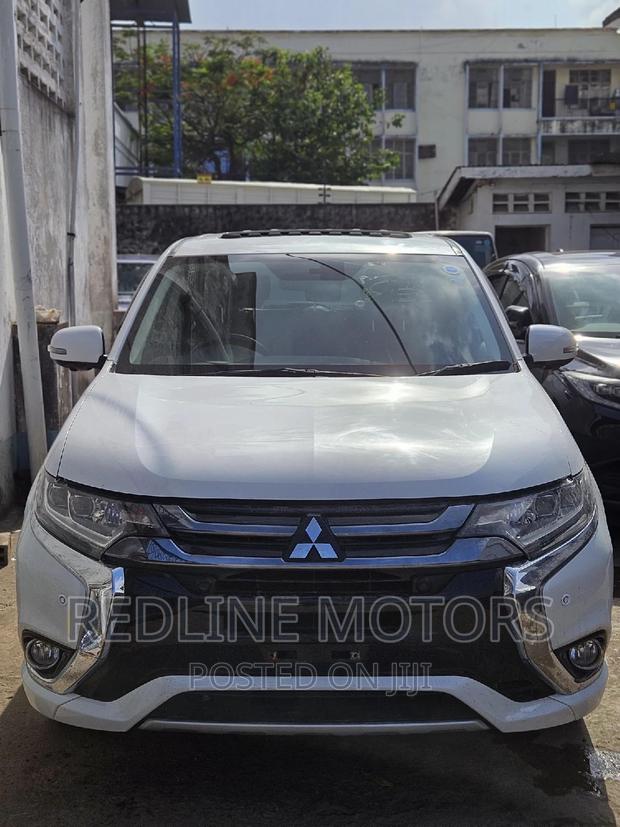Mitsubishi Outlander 2.0 PHEV AWD 2016 - White: Luxury Edition