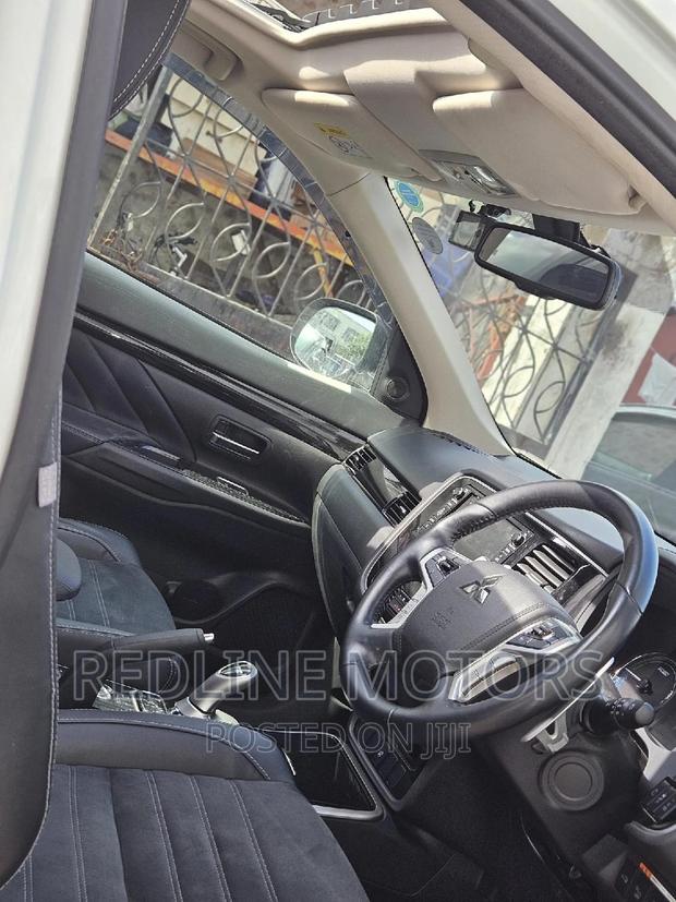 Mitsubishi Outlander 2.0 PHEV AWD 2016 - White: Luxury Edition