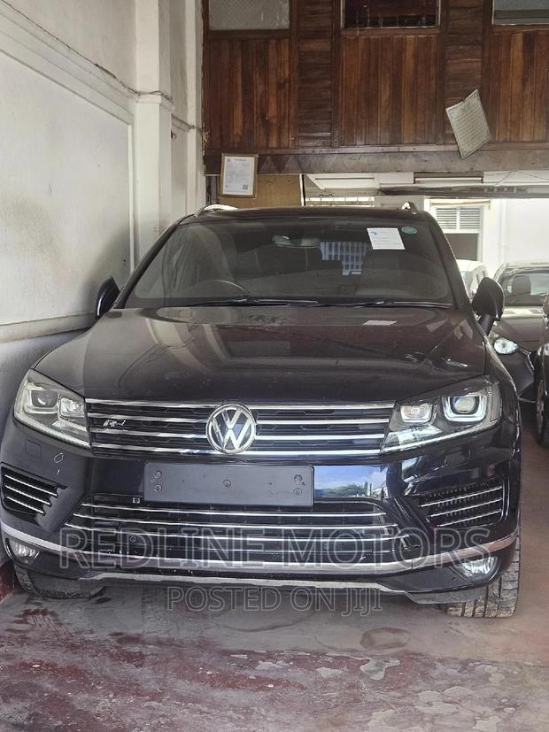 2017 Black Volkswagen Touareg - Sleek SUV for Adventure