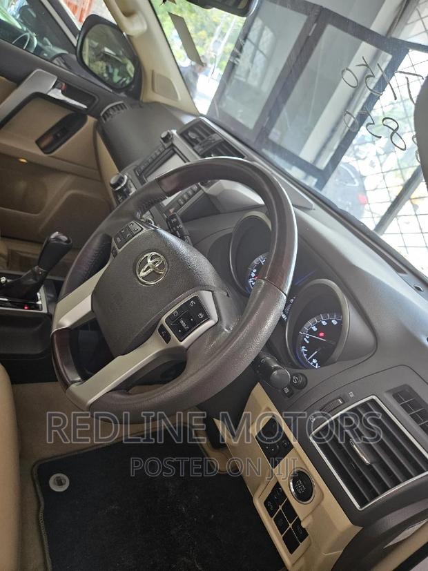 White Toyota Land Cruiser Prado 2.8 2017 - Premium Condition