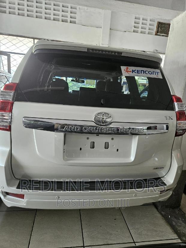 White Toyota Land Cruiser Prado 2.8 2017 - Premium Condition