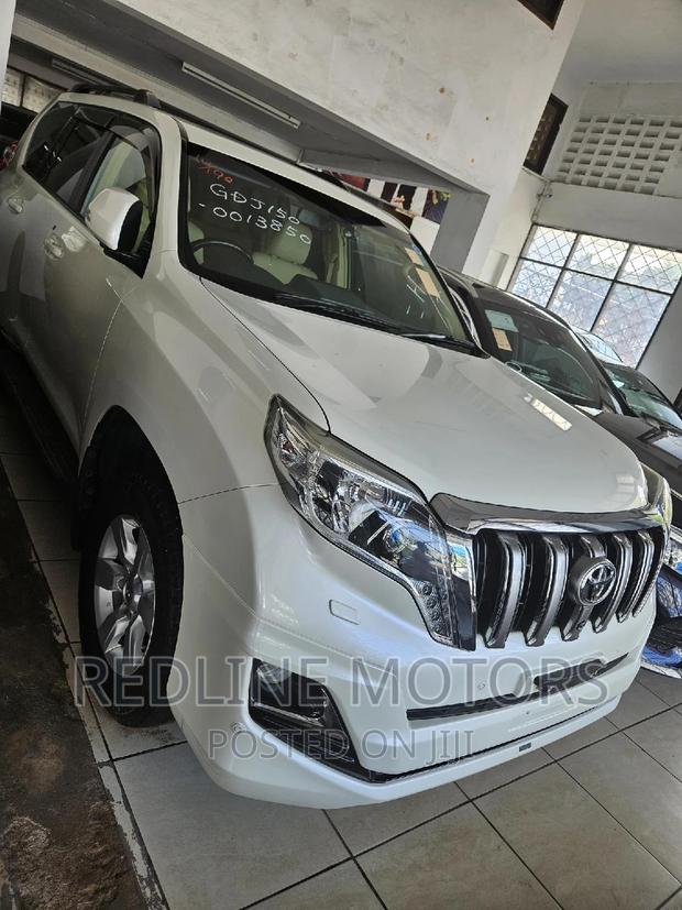 White Toyota Land Cruiser Prado 2.8 2017 - Premium Condition