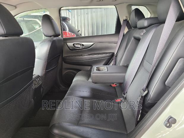 2016 Nissan X-Trail Hybrid FWD White - Modern SUV for Sustainable Living