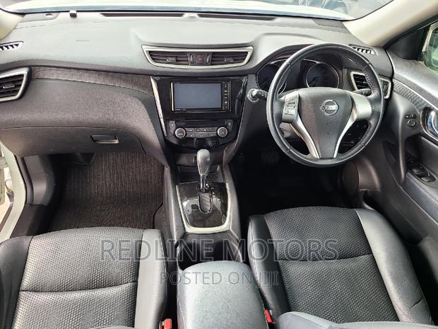 2016 Nissan X-Trail Hybrid FWD White - Modern SUV for Sustainable Living