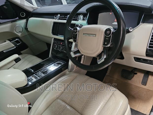 Black 2016 Land Rover Range Rover Vogue: Power and Style Combined