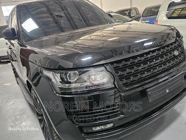 Black 2016 Land Rover Range Rover Vogue: Power and Style Combined