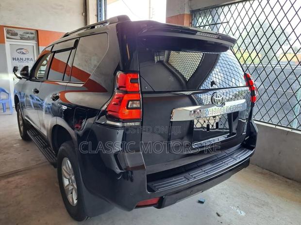 Elegant 2.7L Toyota Land Cruiser Prado 2018 Black