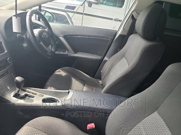 2016 Toyota Avensis Pearl - Spacious Sedan with Luxury Amenities