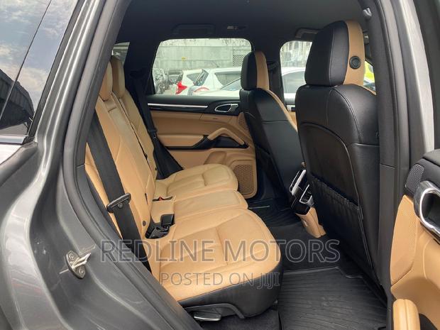 AWD 2016 Porsche Cayenne Turbo - Gray