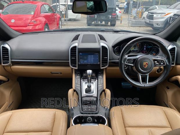 AWD 2016 Porsche Cayenne Turbo - Gray