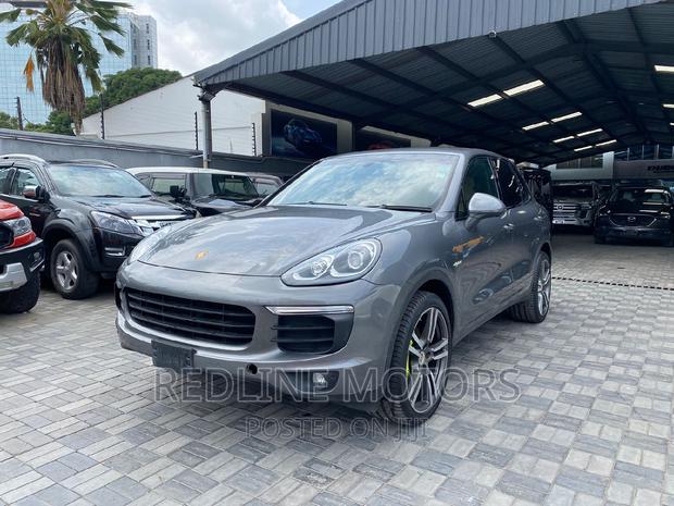 AWD 2016 Porsche Cayenne Turbo - Gray
