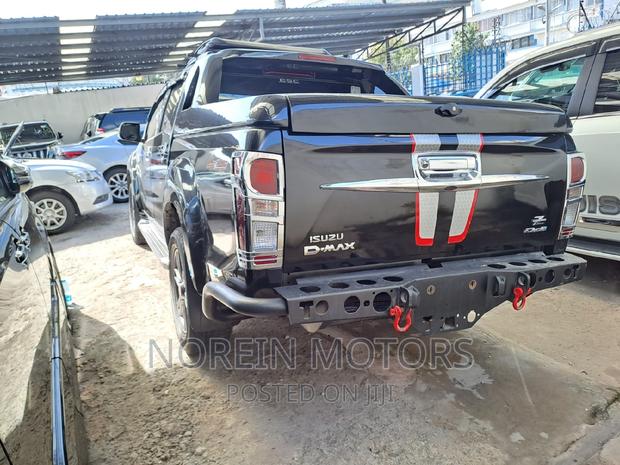 2017 Isuzu D-MAX Blue: Powerful Pickup Truck