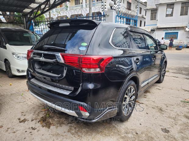 Used 2017 Mitsubishi Outlander in Matt Black: Excellent Condition