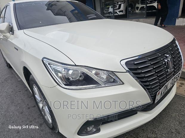 New 2016 Toyota Crown Pearl: Premium Sedan Available
