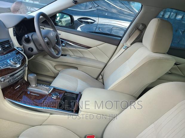 Gray Nissan Fuga 2016: Pre-owned Sedan with Style and Comfort