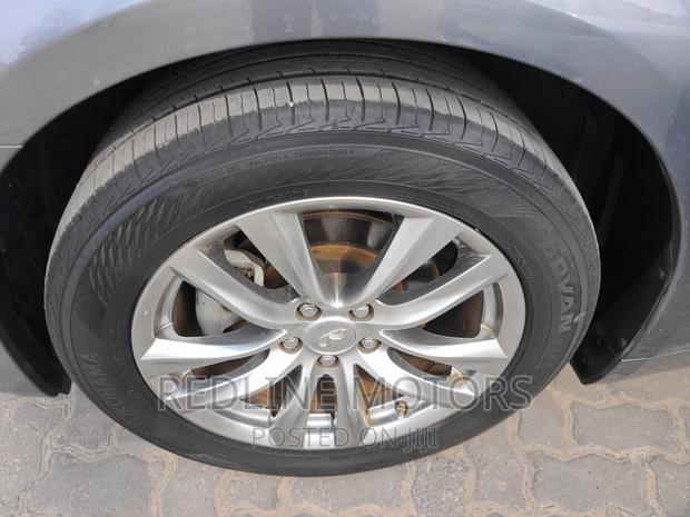 Gray Nissan Fuga 2016: Pre-owned Sedan with Style and Comfort