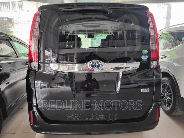 Black 2016 Toyota Noah 1.8 FWD Hybrid: Stylish 7-Seater