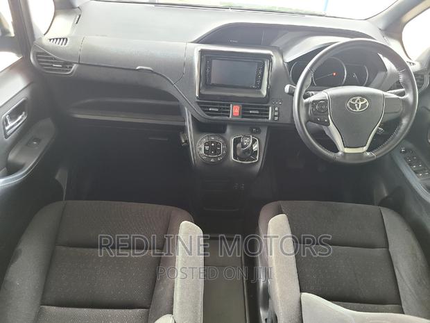 Black 2016 Toyota Noah 1.8 FWD Hybrid: Stylish 7-Seater