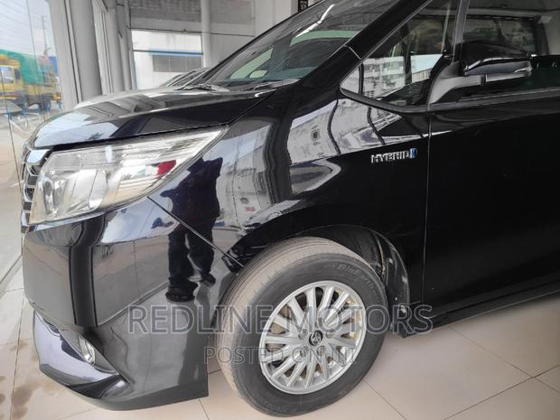 Black 2016 Toyota Noah 1.8 FWD Hybrid: Stylish 7-Seater