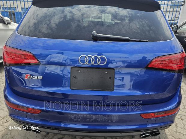 Blue Audi Q5 2018: Stylish & Efficient SUV