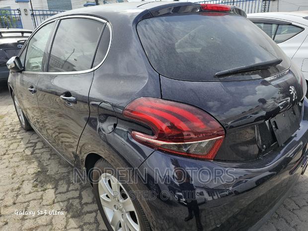 2016 Peugeot 208 Matt Black: Modern and Performance-Driven