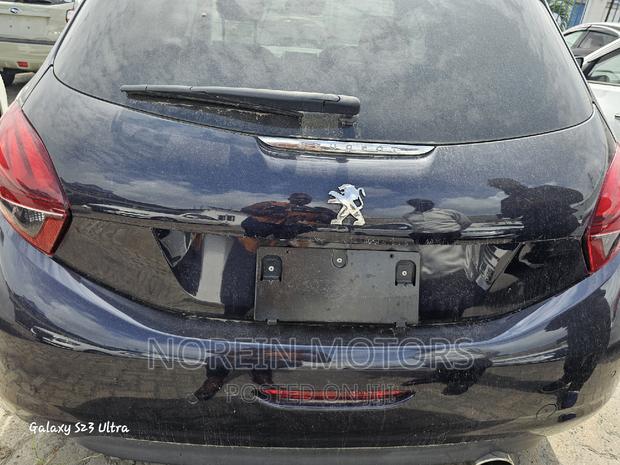 2016 Peugeot 208 Matt Black: Modern and Performance-Driven