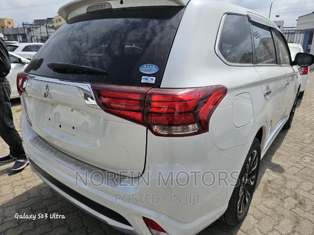 Used 2017 Mitsubishi Outlander Pearl SUV - Great Deals