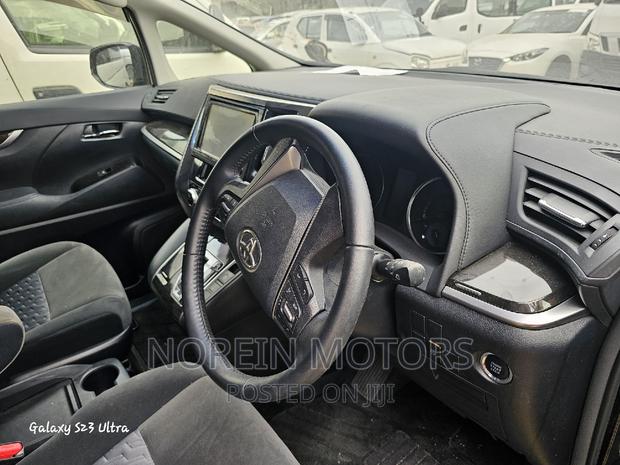 2017 Toyota Alphard Black Edition: MPV Excellence