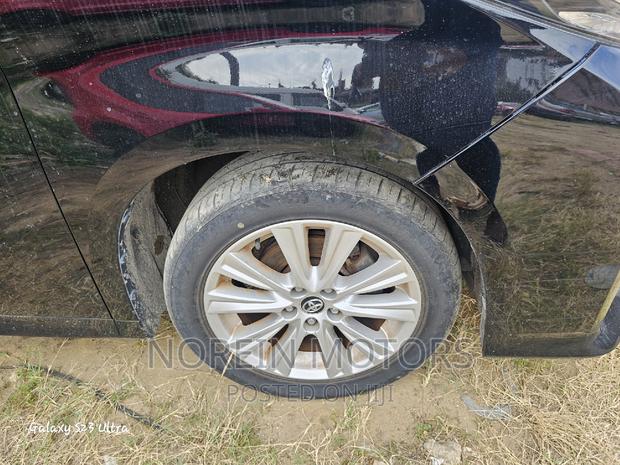 2017 Toyota Alphard Black Edition: MPV Excellence