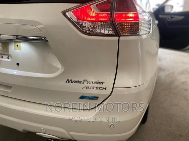 Off-White 2017 Nissan X-Trail SUV - Used with Low Mile
