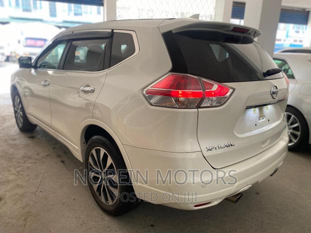Off-White 2017 Nissan X-Trail SUV - Used with Low Mile