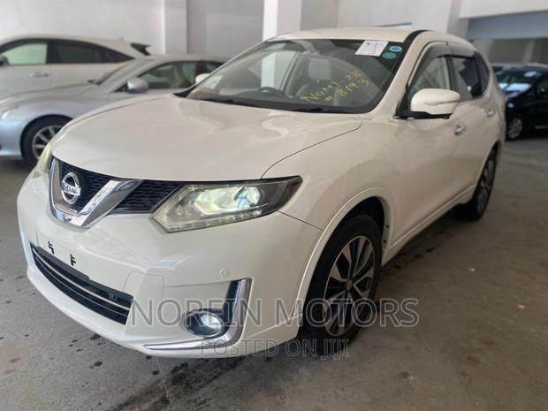 Off-White 2017 Nissan X-Trail SUV - Used with Low Mile