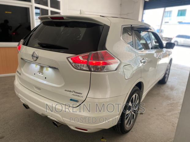 Off-White 2017 Nissan X-Trail SUV - Used with Low Mile
