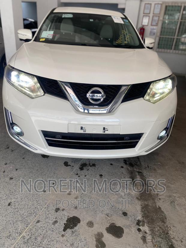 Off-White 2017 Nissan X-Trail SUV - Used with Low Mile
