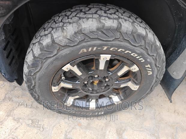 2016 Mitsubishi Delica Black - Luxurious Pickup